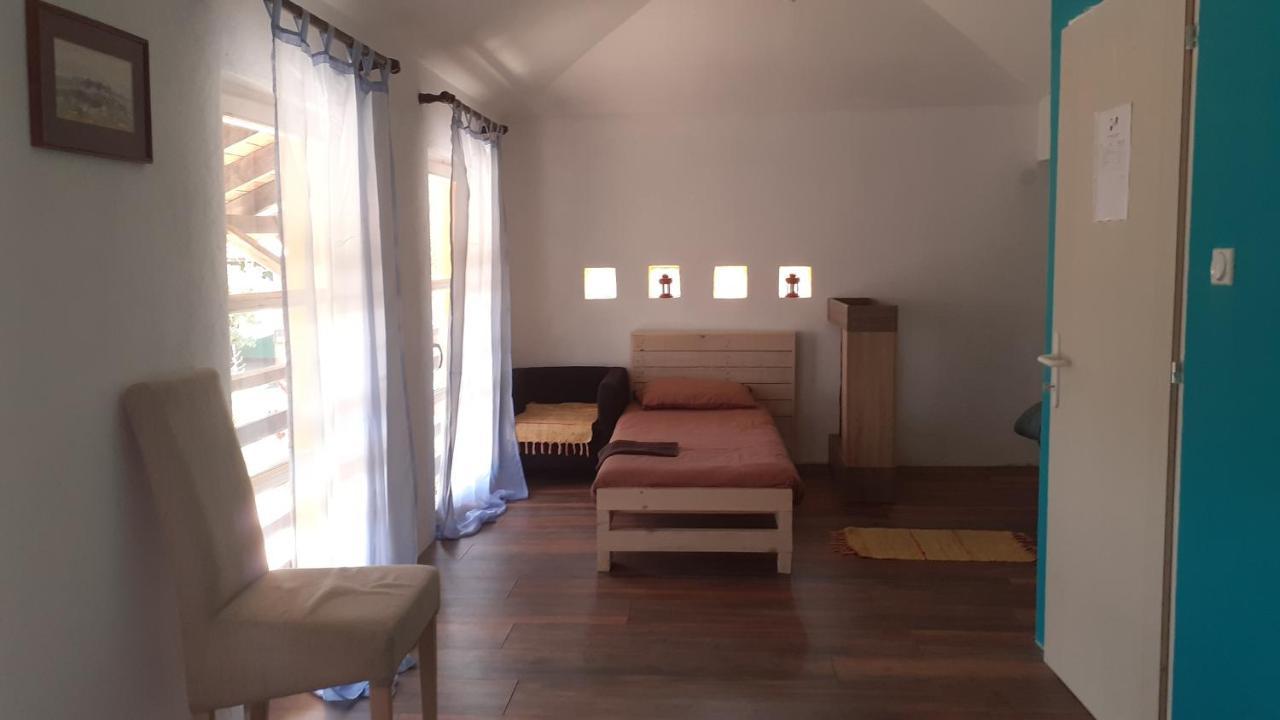 Village House Moo Moo Вранє Екстер'єр фото